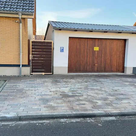 Mit Sauna Und Schoenem Garten