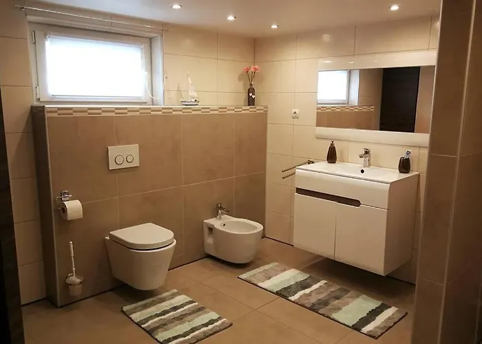 Mit Sauna Und Schoenem Garten *